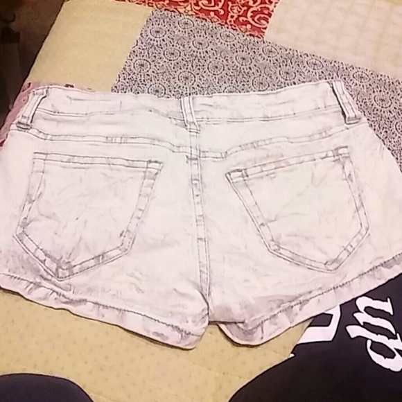 Shorts - Picture 4 of 4