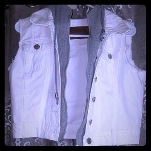 WHITE SLEEVELESS LAYERED JEANS JACKET- GIRLS
