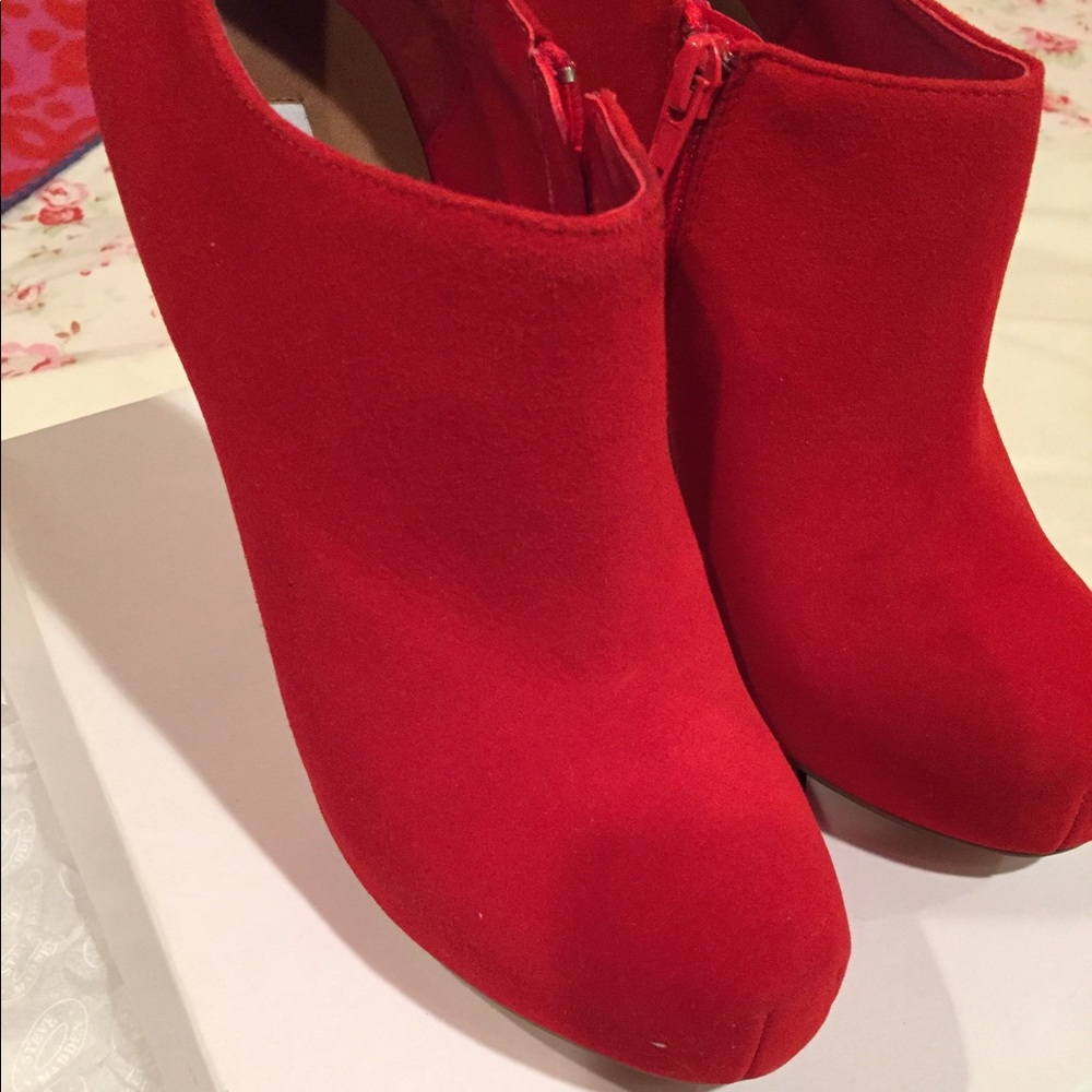 Steve Madden Red booties