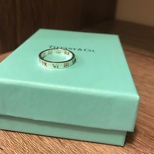 Tiffany & Co. Atlas Pierced ring size 8