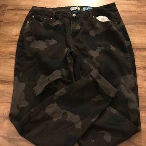Camo skinny jeans