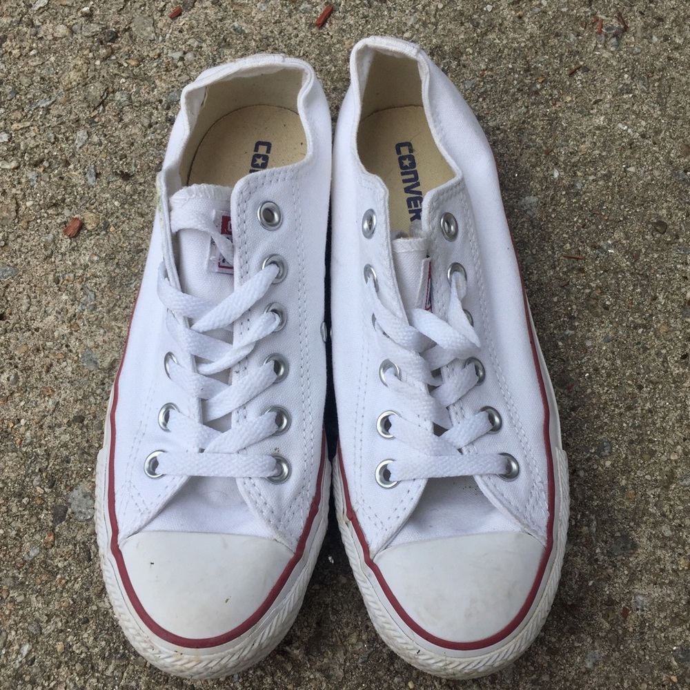 White converse low tops