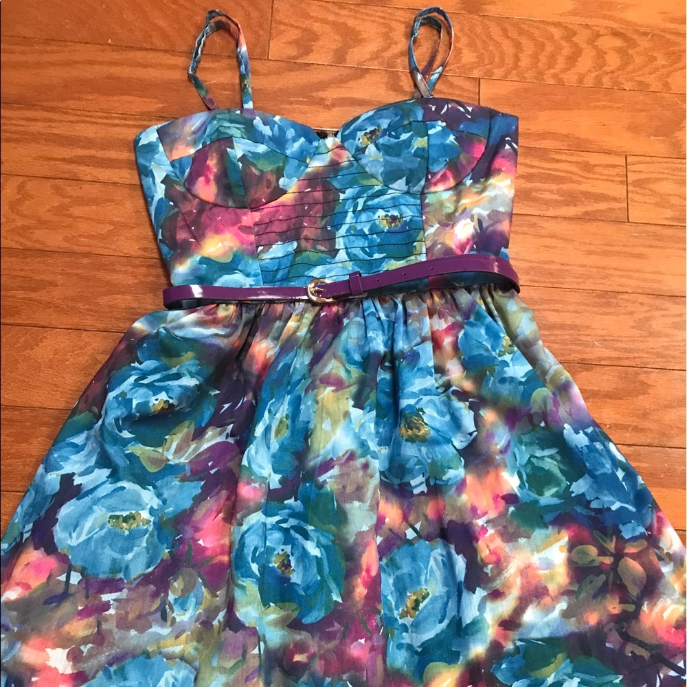 Cute Dress with belt, with detachable straps