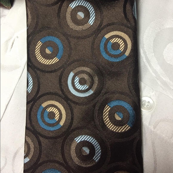 Kenneth Cole tie - Picture 2 of 4