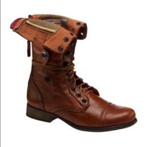 STEVE MADDEN fairly worn combat boots