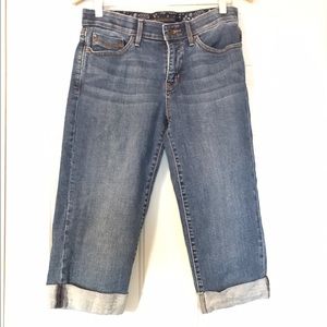 Like-new Levi Blue Jean Capris
