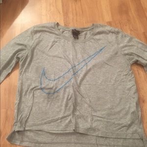 Grey Nike tee🌸