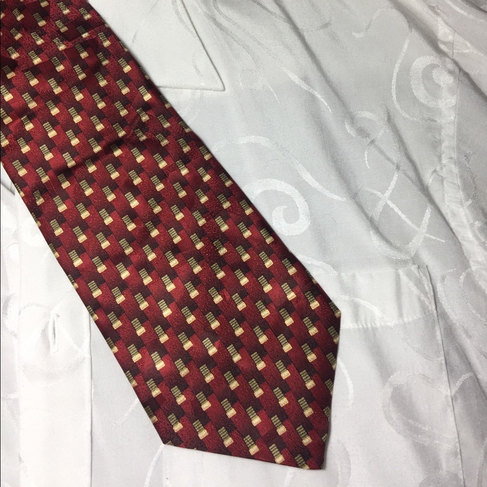 Facets NWT tie