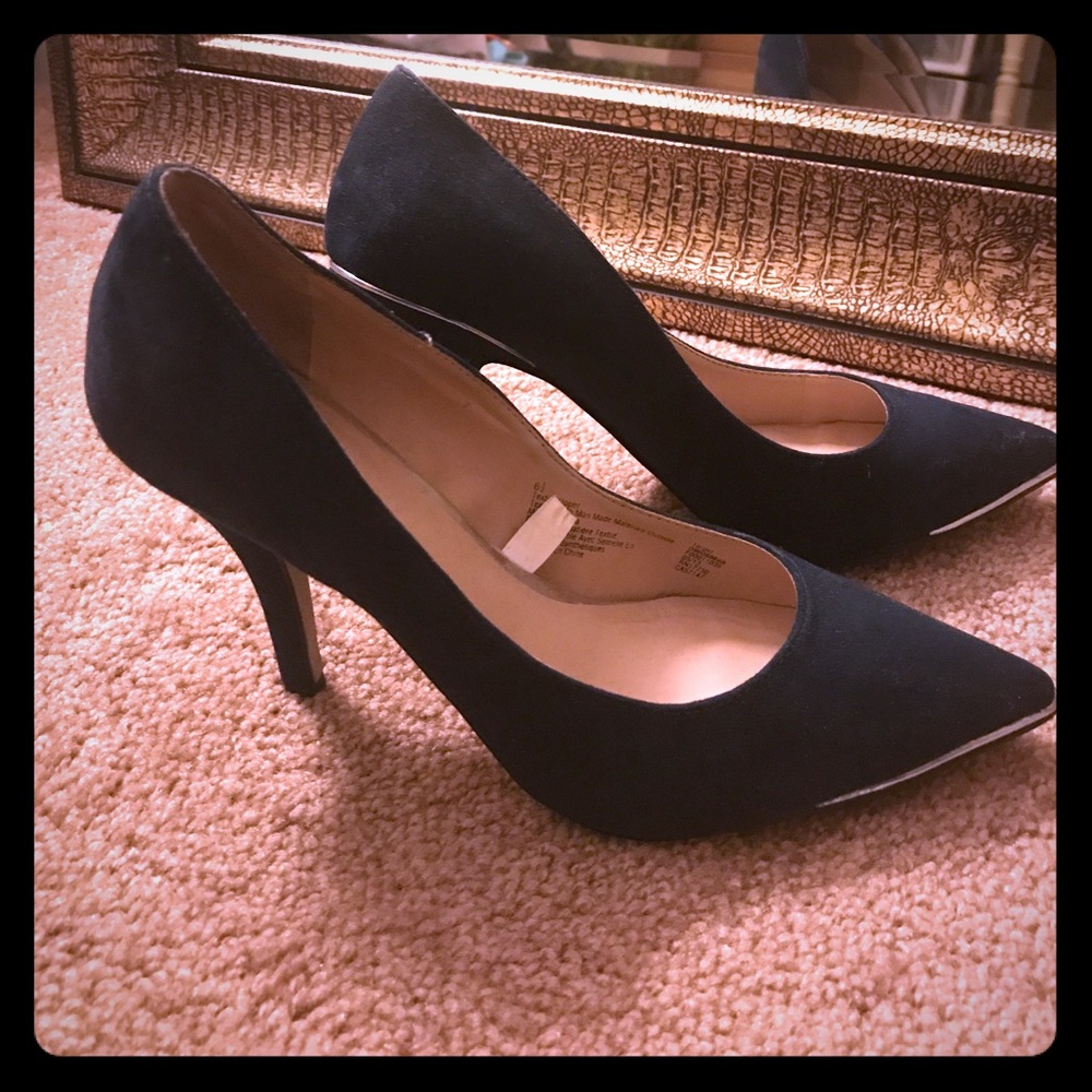 Pointed toe heels