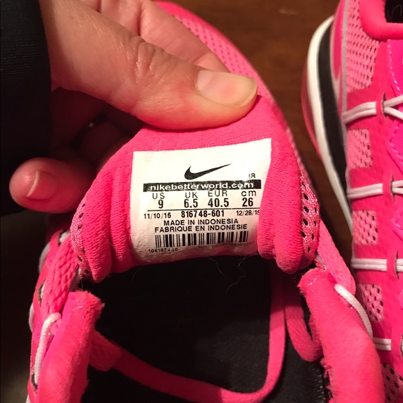 Pink Nike running shoes. Only worn 3x!! Clean - Picture 3 of 5