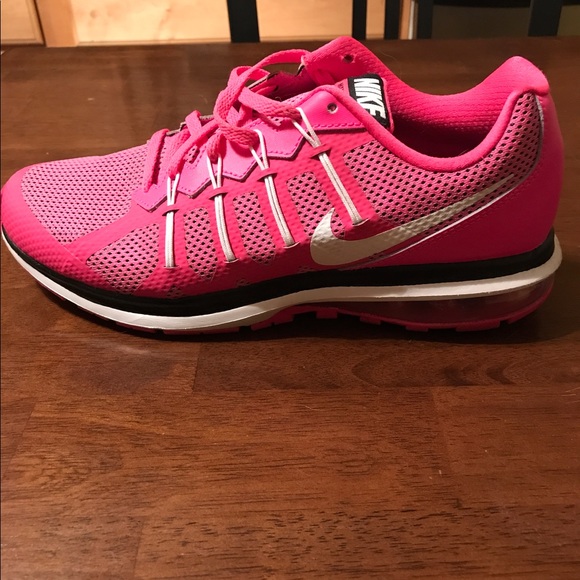 Pink Nike running shoes. Only worn 3x!! Clean - Picture 4 of 5
