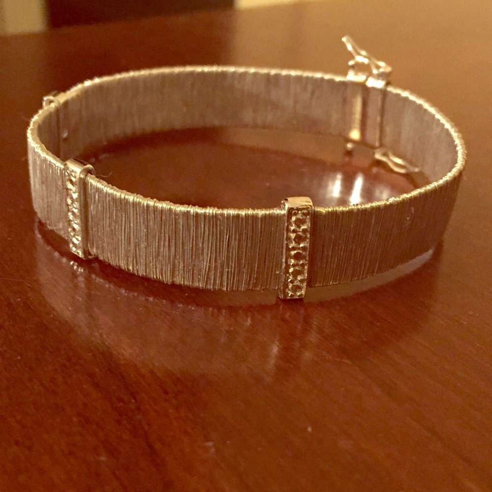 Silver clasp bracelet