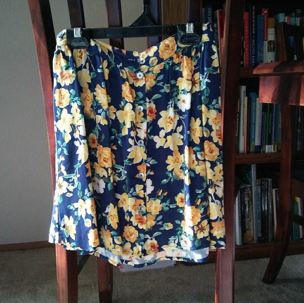 Floral print button front mini skirt