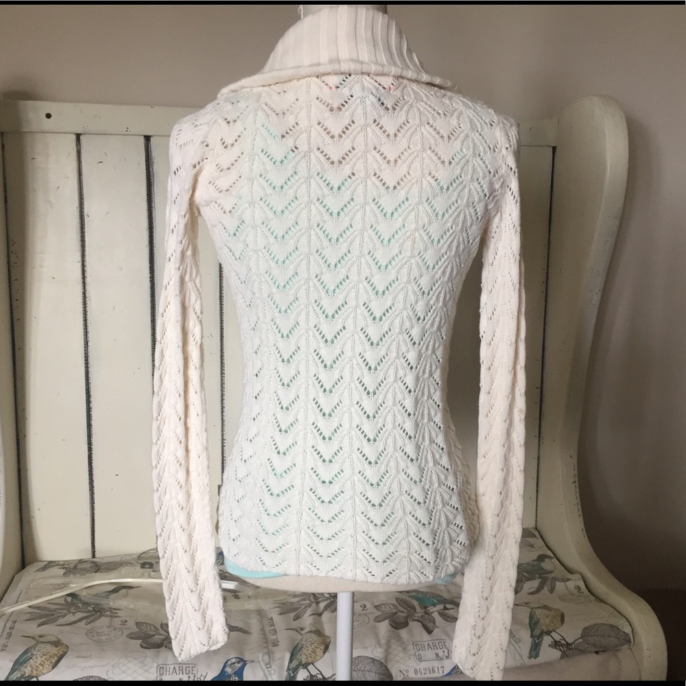 Hollister knit/crocheted sweater - Picture 4 of 5