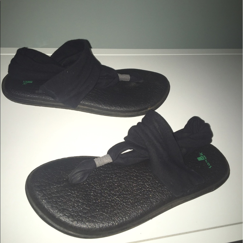 Sanuk black sandals