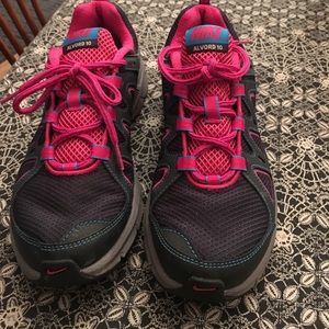 Women's Nike shoes (Alvord 10)