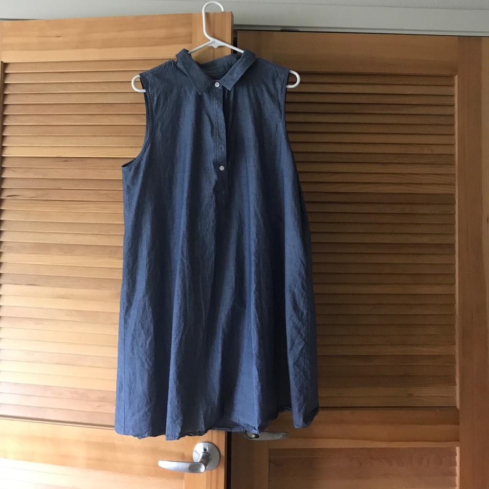 Sleeveless dress