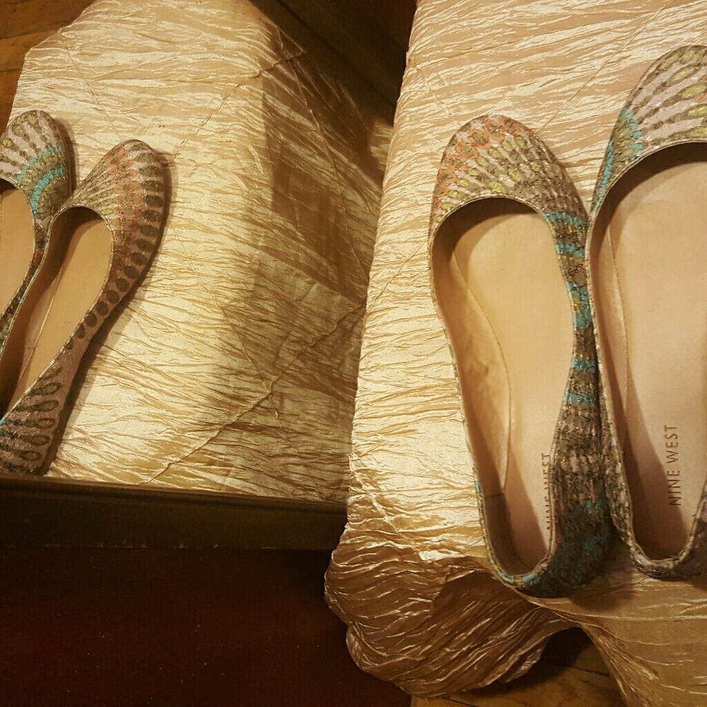 Flat shoes