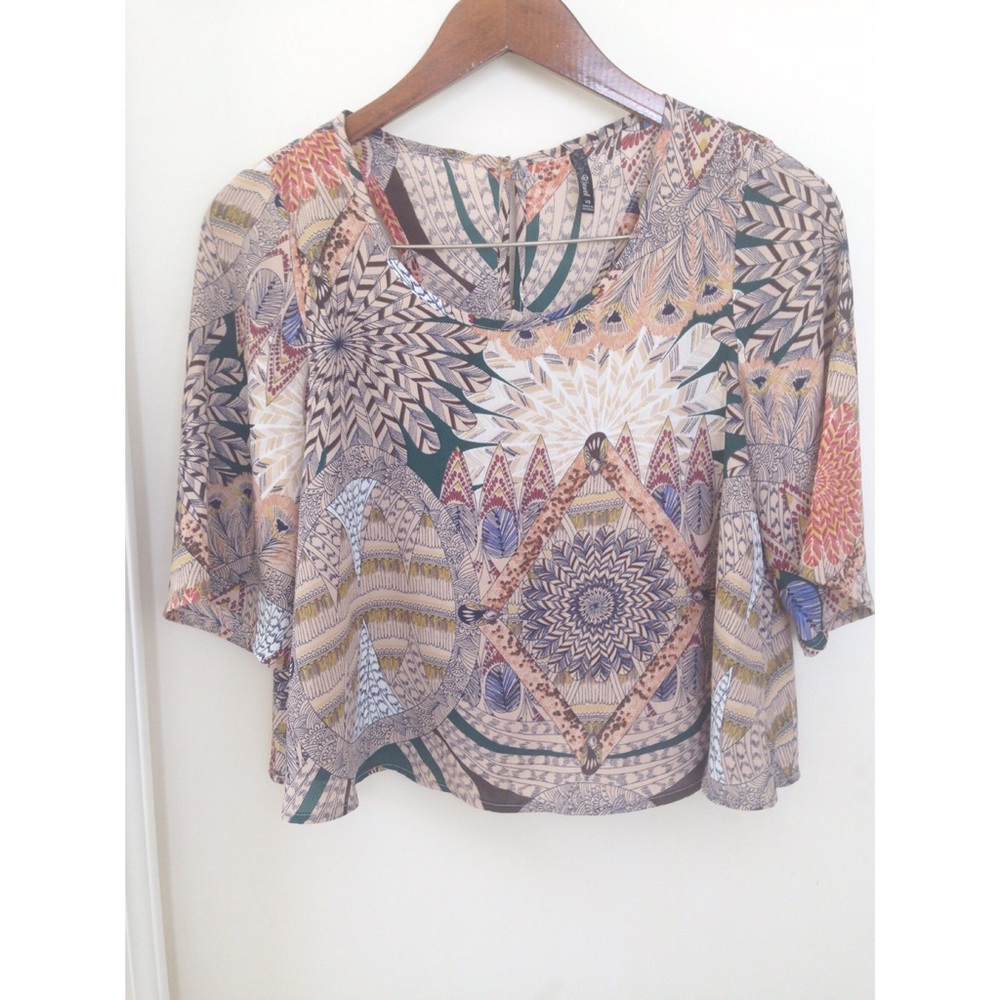 Patterned top