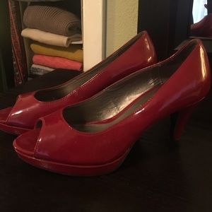 Red Bandolino heels