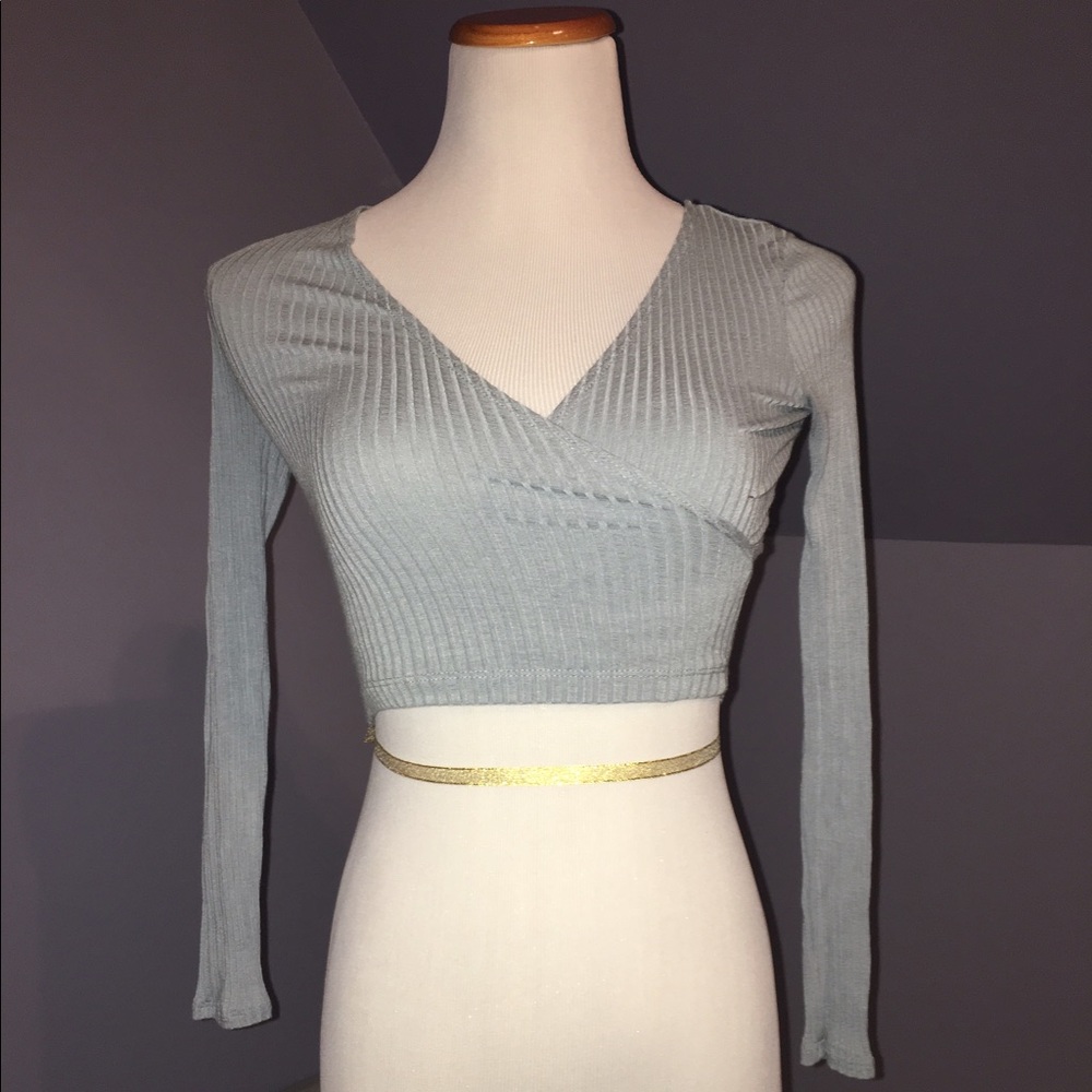 Long sleeve, v-neck crop top