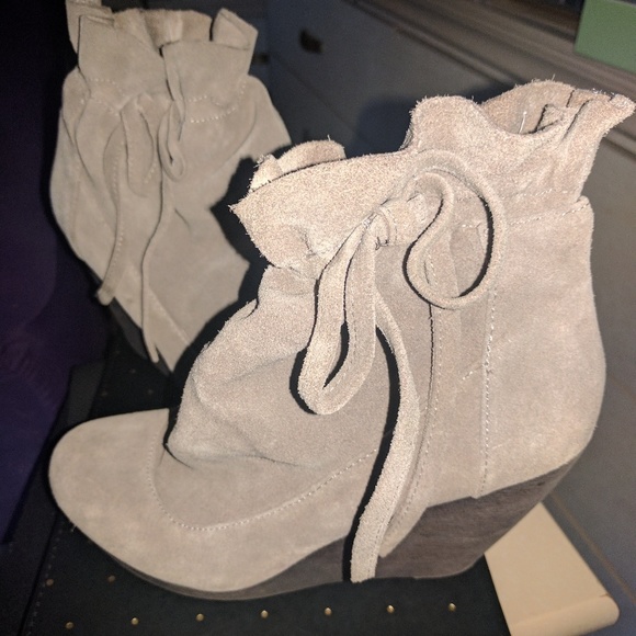 Express Shoes - Express suede booties