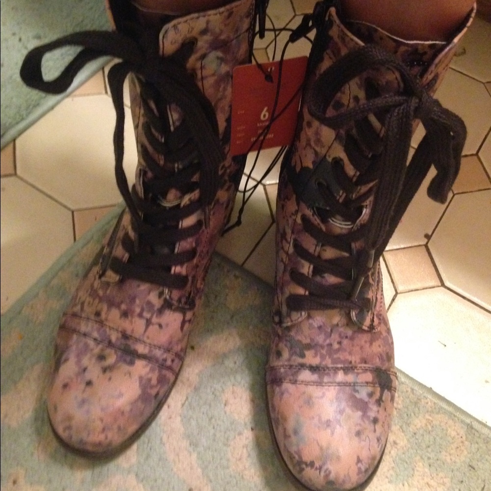 Brand-new floral combat boots - Picture 3 of 5