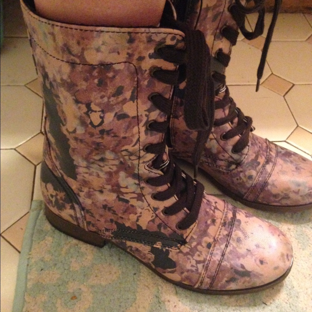 Brand-new floral combat boots - Picture 5 of 5