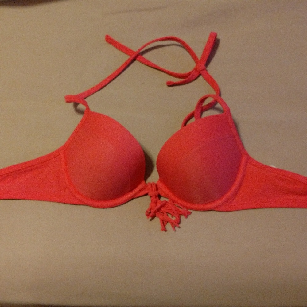 Arie swim top 34A