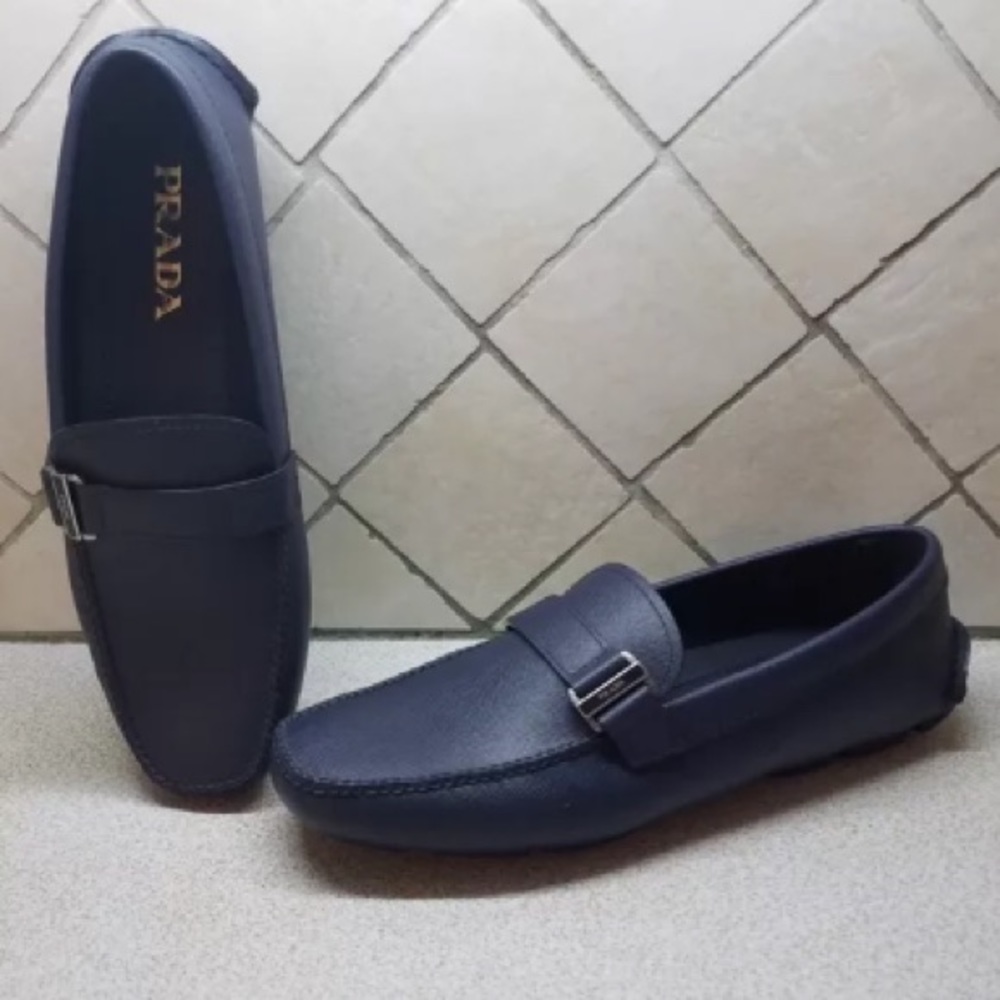 PRADA Saffiano leather drivers with logo bit