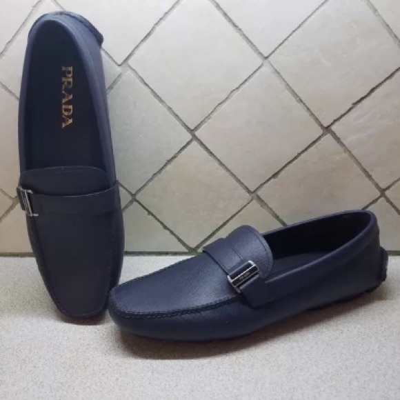 PRADA Saffiano leather drivers with logo bit