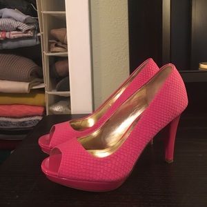 Style and company pink heels