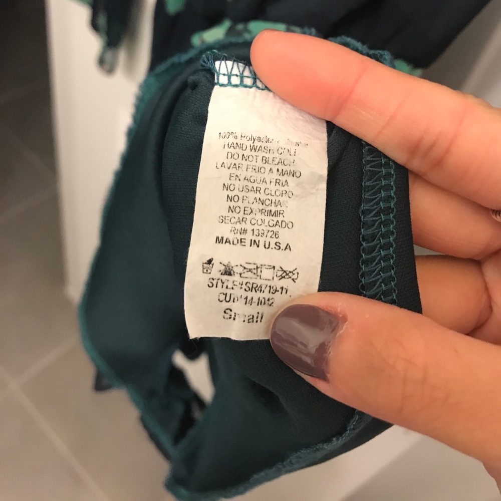 I Met Taylor Swift In This Romper - image 6