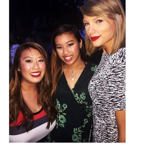 I MET TAYLOR SWIFT IN THIS ROMPER - Picture 7 of 7