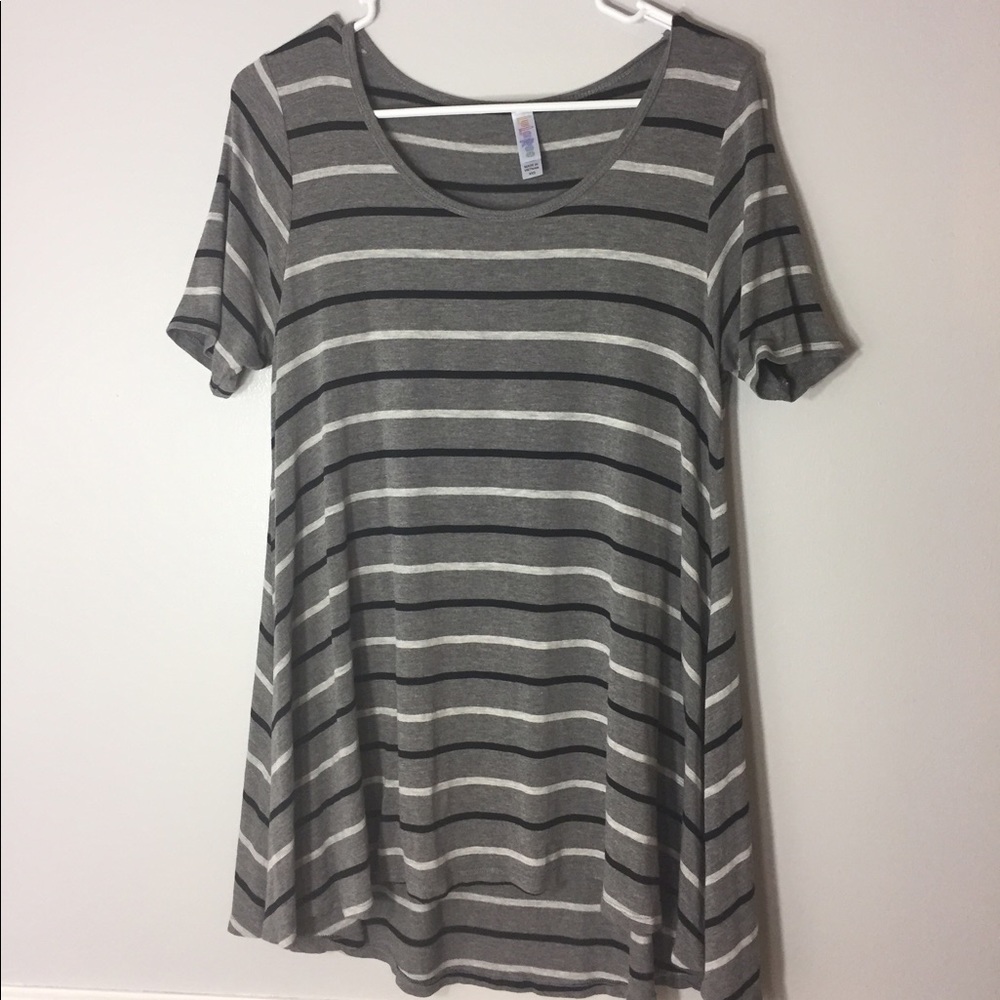 🌼LuLaRoe Perfect Tee. XXS. GUC.