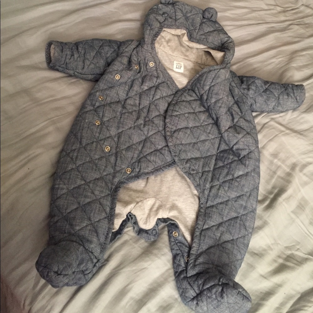 Unisex snow suit.