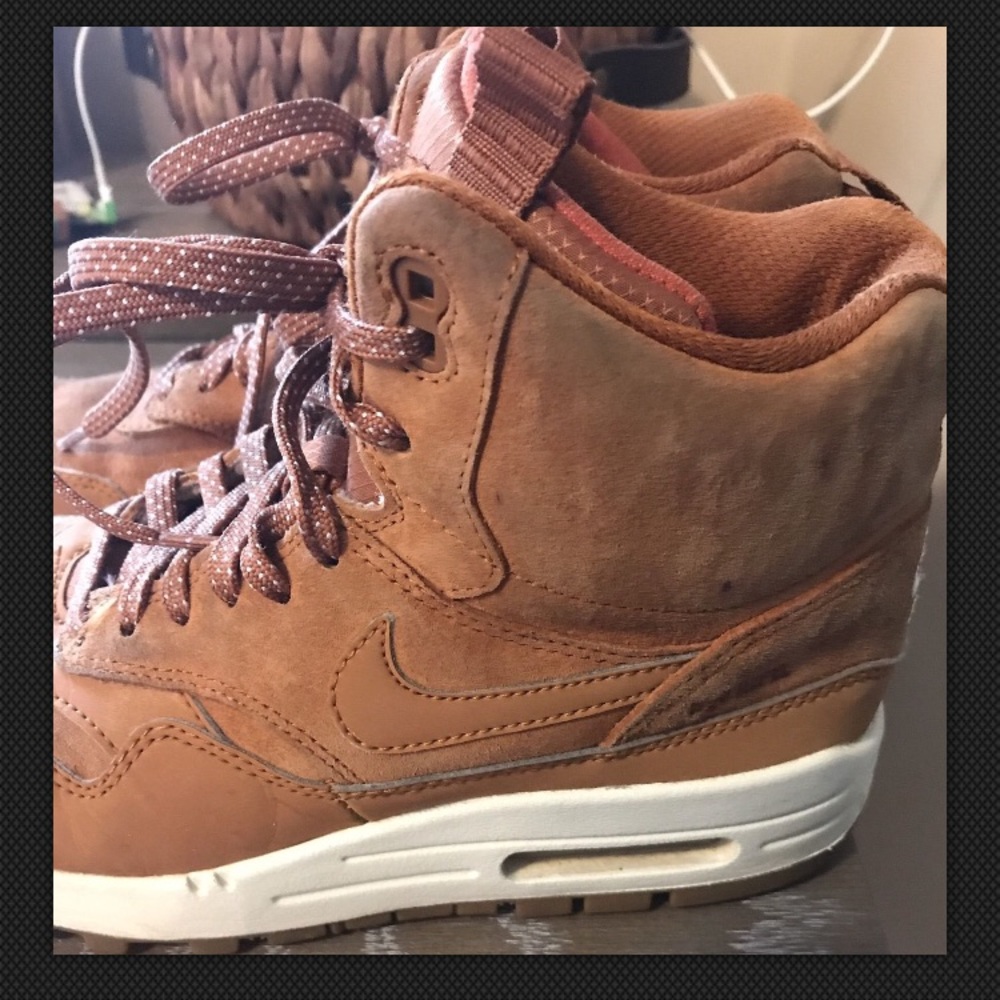 Nike Air Max 1 Suede H2O Repel women's sz 7