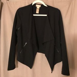 ✨Fashionable black blazer, faux leather trim✨