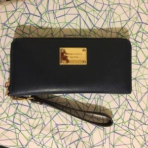 Michael Kors Continental Wallet