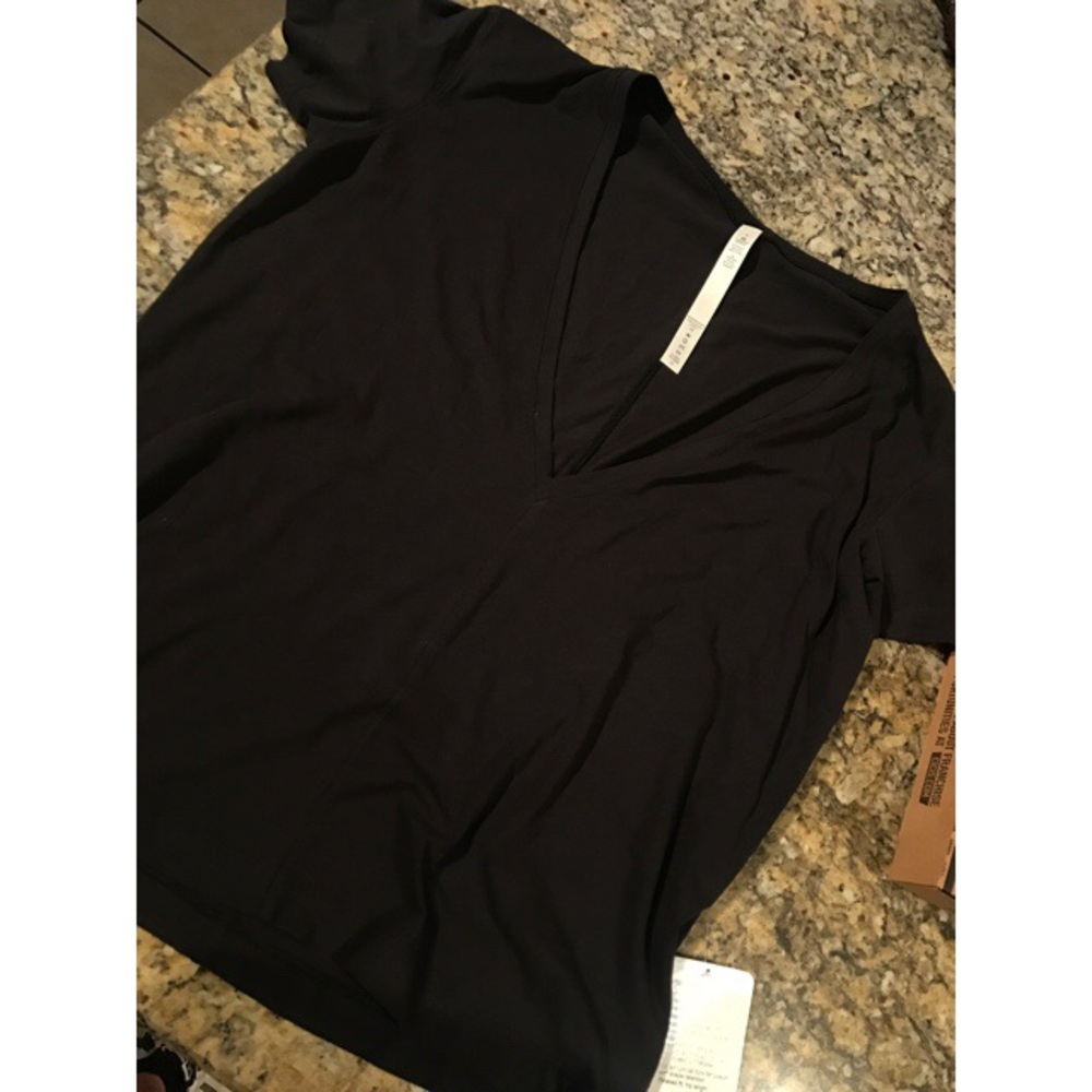 Deep Cove Tee Lululemon sz 6