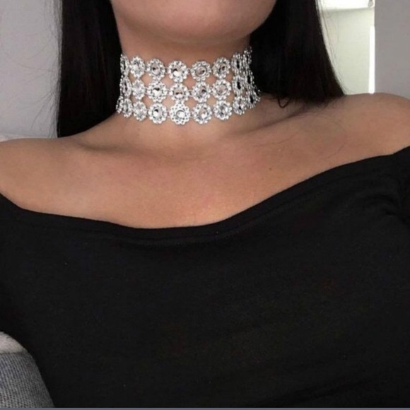 LAST ONE: Flower Choker - Picture 2 of 5