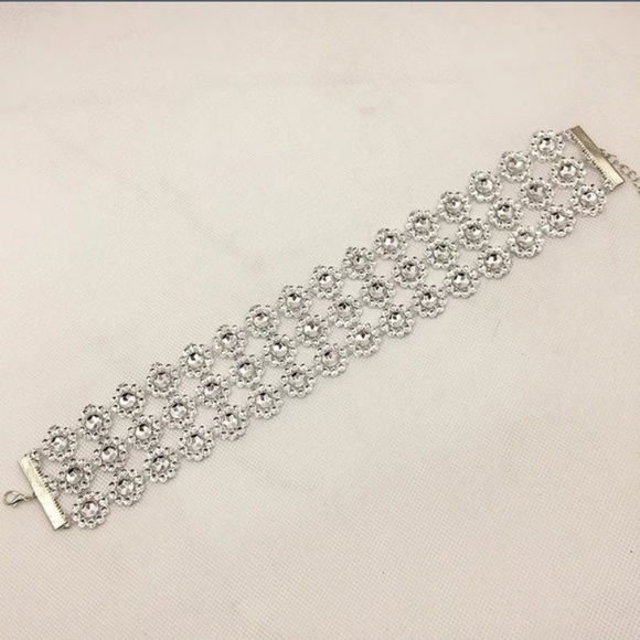 LAST ONE: Flower Choker - Picture 4 of 5