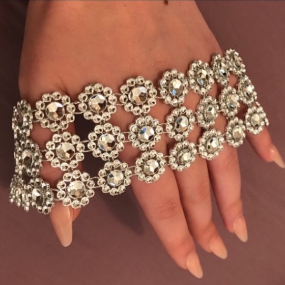 LAST ONE: Flower Choker - Picture 3 of 5