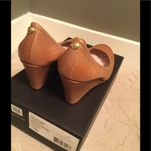 Vince Camuto NWT leather wedge pumps