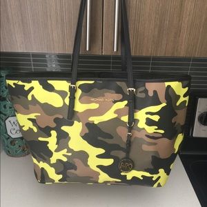 Michael Kors Camo Jet Set tote