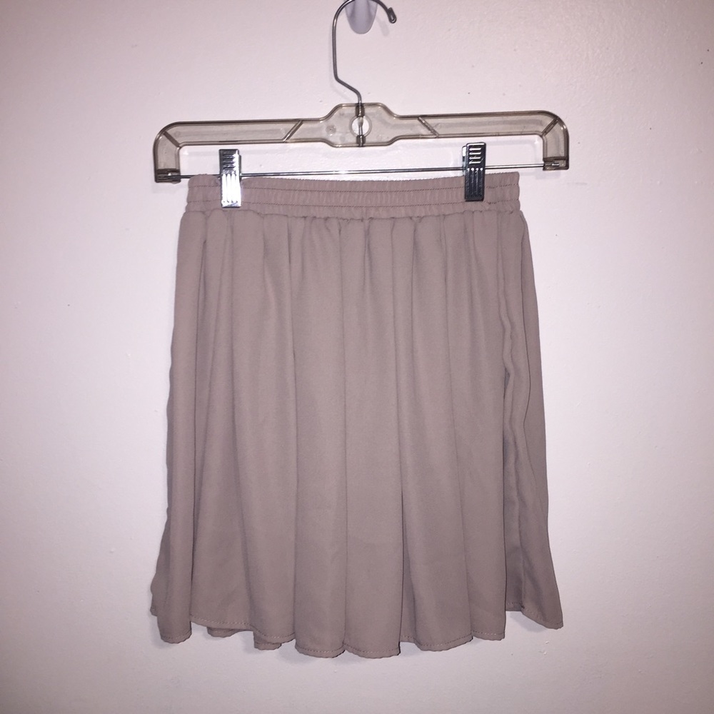 Brandy Melville tan skirt