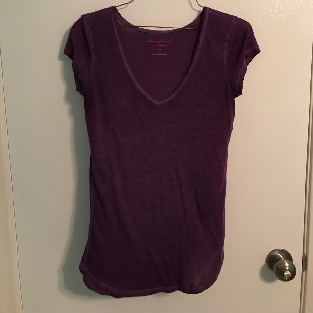 American Eagle • Purple V-Neck Tee