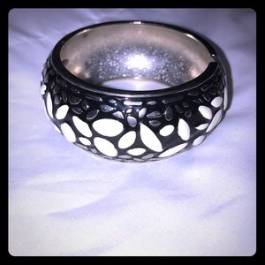 Round bangle