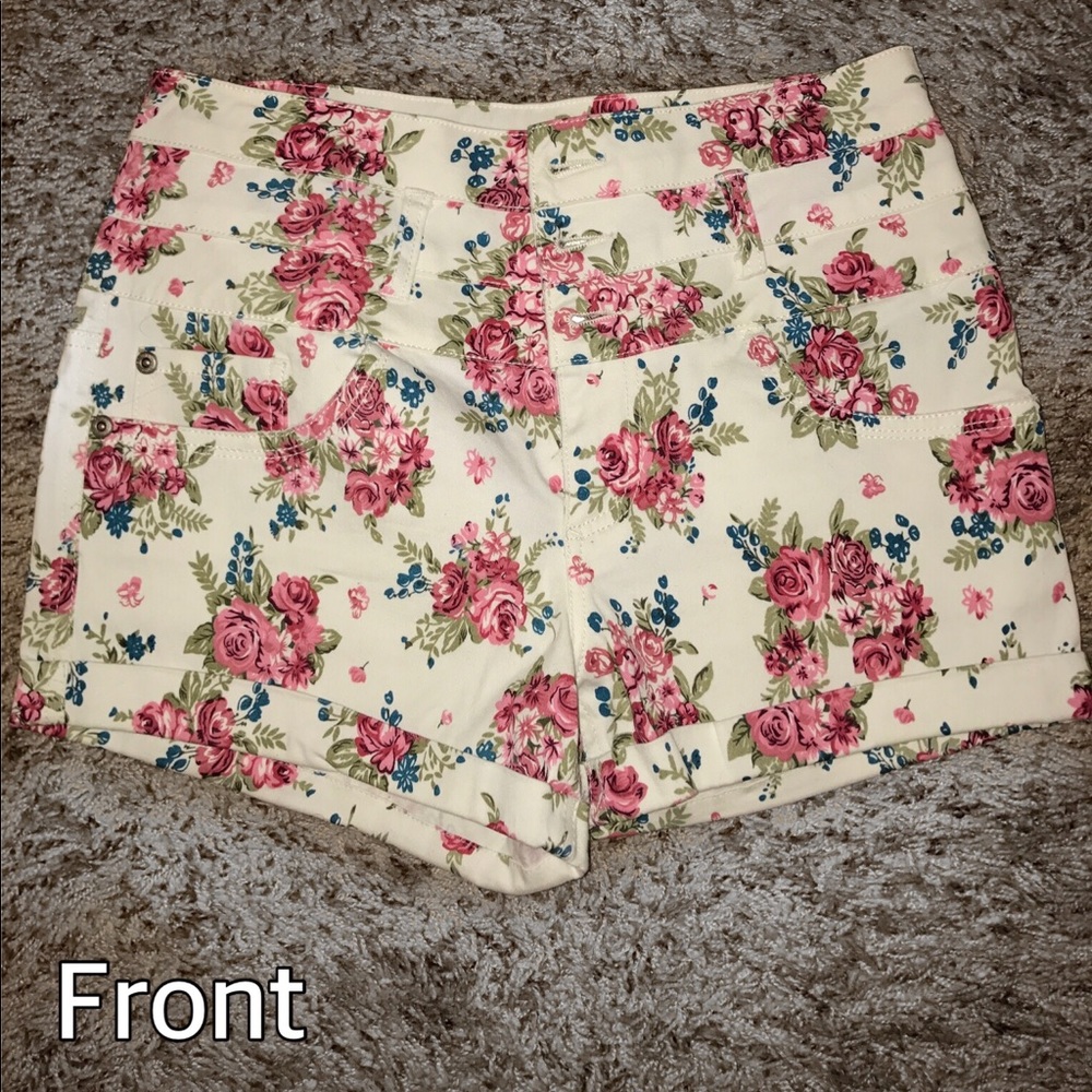 🌸High waisted floral shorts 🌸