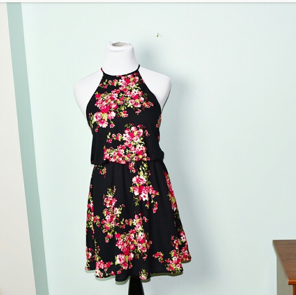 Dresses & Skirts - Gorgeous Black & Pink Halter Top Dress